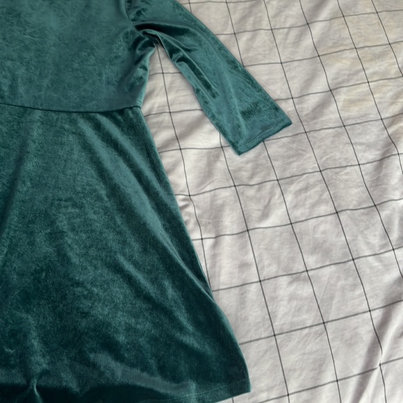 SOLD - Simply Styled Girls Faux Velvet Long Sleeve Dress **DO NOT BUY** - Picture 3 of 5